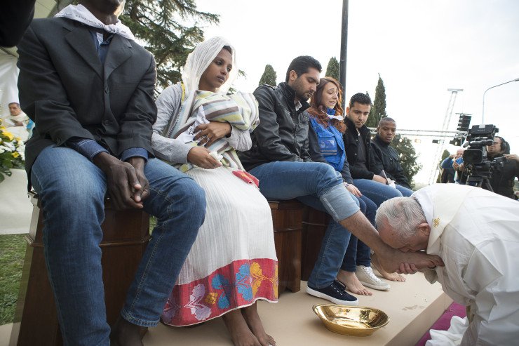 Pope Francis 24Mar2016 Holy Thursday foot washing